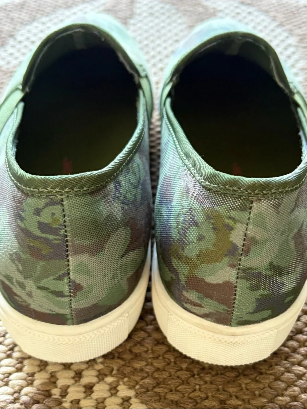 Isaac Mizrahi Daphney Shoes Green Camo Slip-On Sneakers ~ Like New! Women’s Sz 7